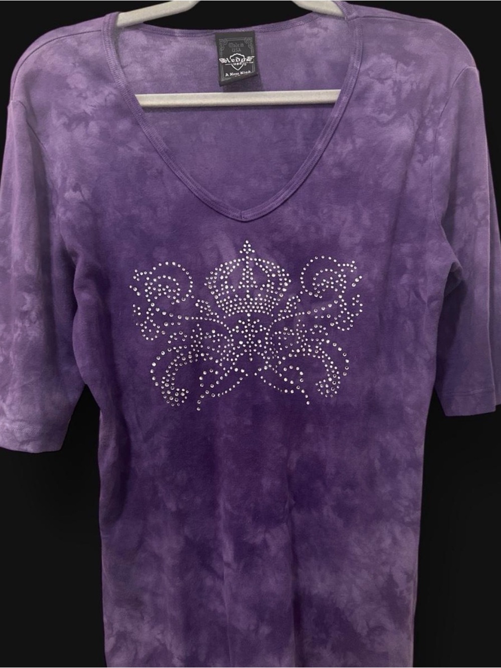 Vintage Y2K Cloud Tie-Dye V-Neck with Rhinestone Fleur-de-lis/ Royal Crown